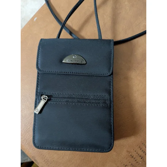 Vintage Samsonite Black Crossbody Travel Wallet Compact Purse 2 Zippers 2 Button - Picture 2 of 6